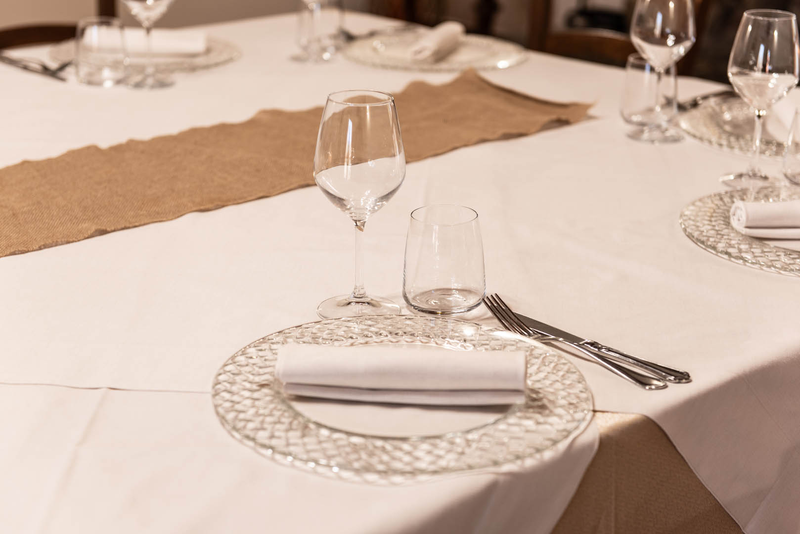 Mise en place curata per un ricevimento di matrimonio